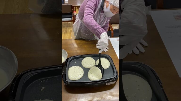【ドラ焼き作り】絶妙なタイミングで皮を裏返す利用者様#shorts