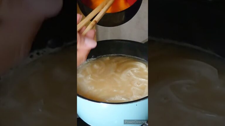 【簡単料理】たまねぎとたまごのお味噌汁♡#shorts