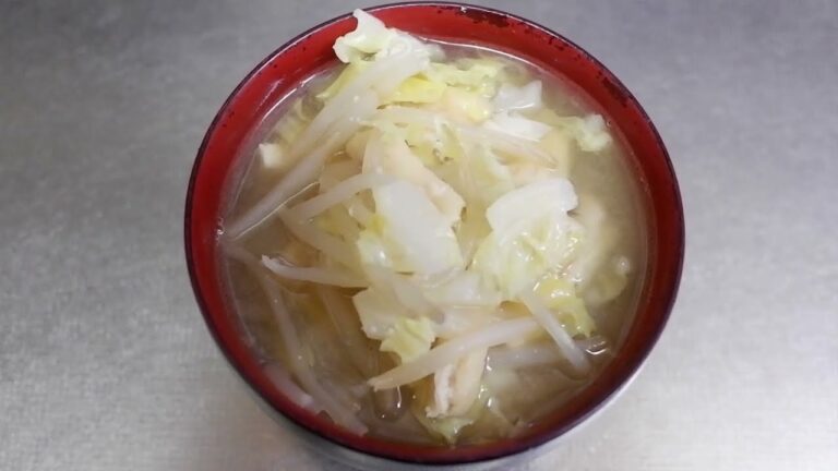 【簡単料理】もやしとキャベツと油揚げのみそ汁