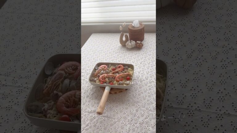 FIKAスクエアフライパンで大人も子供も大好きなパスタパエリア。好きな具材で色々アレンジできるのでホームパーティーなどおもてなしにもおすすめな素敵なパスタパエリアぜひ、一度作ってみてください！