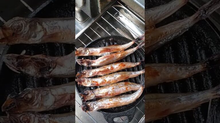 魚焼きグリル活用！鋳物スキレットでシシャモ(カペリン)２！で酒がすすむ進む！ #鋳物　#スキレット　#酒　#シシャモ　#酒テロ　#飯テロ 　#魚焼きグリル