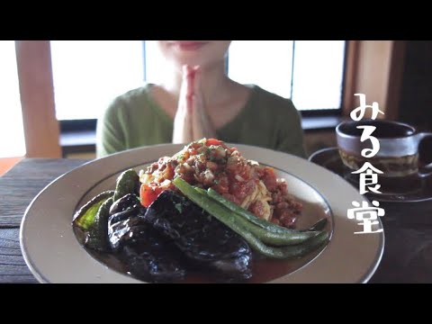 まだまだ続く雨。夏野菜ミートソースパスタ【食べる音】