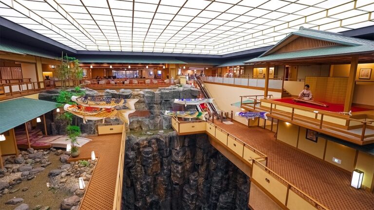 This Japanese Ryokan Looks Like Demon Slayer’s Infinity Castle | Hojoen