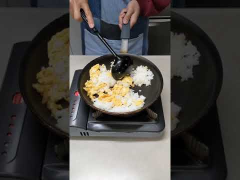 自宅で作る【パラパラ炒飯】の作り方はフライパンを究極に熱したら出来ます！初心者でも出来るので最高です！