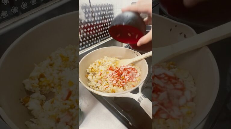 カニカマチャーハンを作っているだけのショート　#炒飯 #shorts