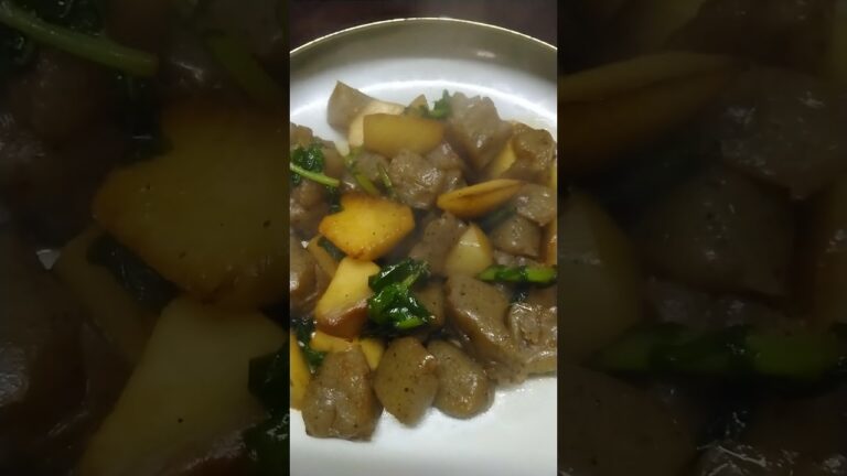 コンニャクと大根とじゃがいもの炒め煮。