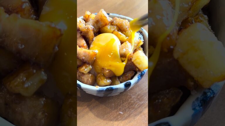 豚肉とじゃがいもで出来るズボラ飯「豚コロじゃが丼」 #豚肉レシピ #おつまみ #ズボラ飯 #ポテト #ジャガイモ #shorts