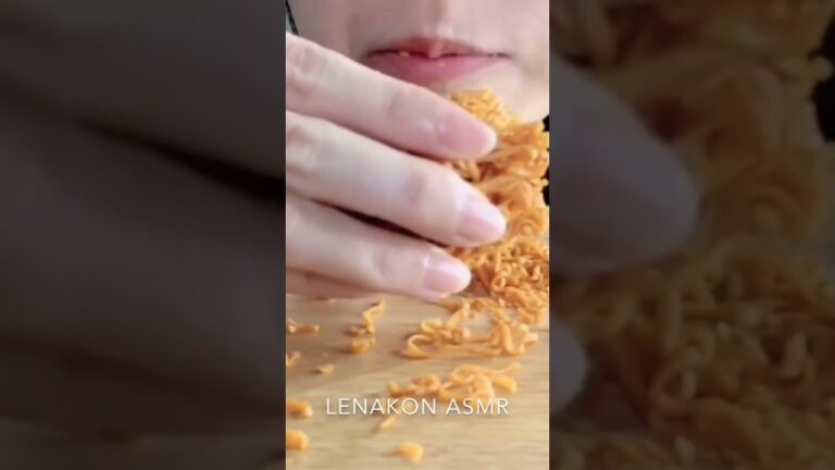 【ASMR】咀嚼音 0秒チキンラーメン食べるChicken Ramen #shorts  #asmr  #咀嚼音 #mukbang #eatingsounds