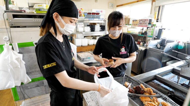 カラアゲ美人が作る超ドカ盛り弁当！蓋の閉まらない唐揚げ専門店の１日が凄かった