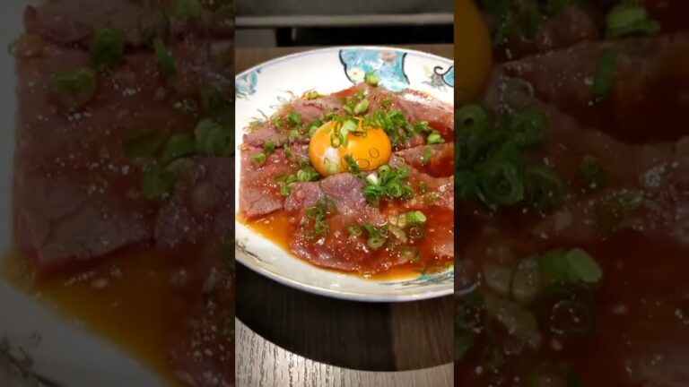 大阪 福島ビルの３階に隠れてる焼肉店『すみび焼肉Da-Wa』牛トロ炙りユッケです。表面も炙って卵黄、葱を絡めて。そりゃ美味い（笑）#shorts