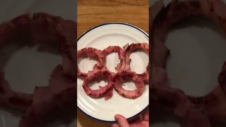 【簡単料理レシピ】オニオンリングのベーコン巻き!　Bacon onion ring #shorts