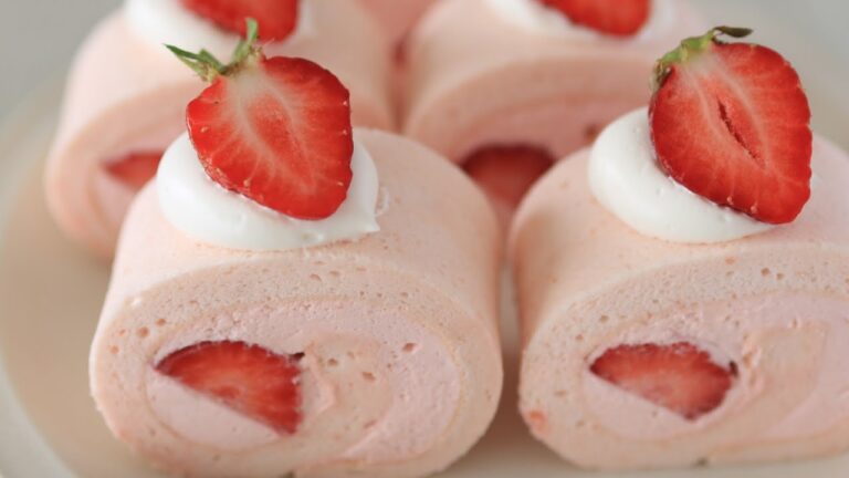 苺練乳ロールケーキの作り方（How to make strawberry condensed milk roll cake）