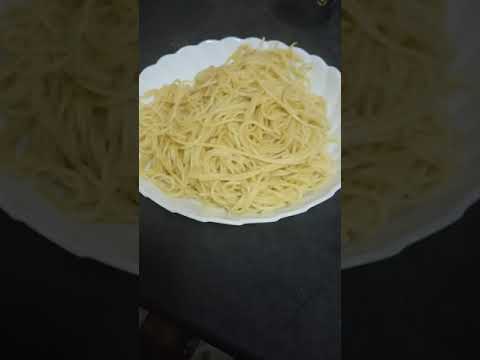 シンプルなパスタの塩胡椒炒め