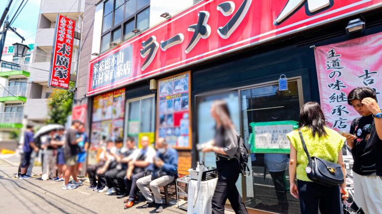 全国から客が殺到！大行列を華麗に捌く激シブ大将と家族の営む家系ラーメン店