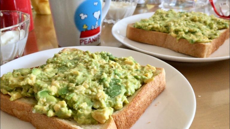 アボカドエッグトースト Toast with Avocado & Eggs