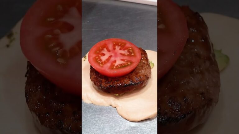 アボカドハンバーグトマトザックザクパンなんてどう！？【小麦の奴隷】