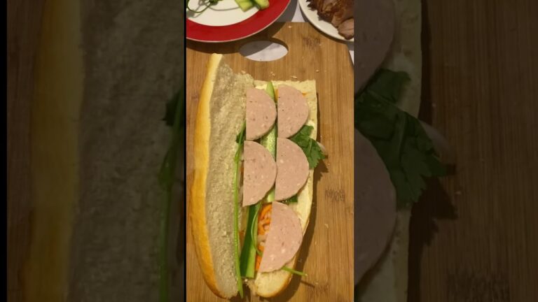 Easy Vietnamese sandwich with Lacquered pork #funfoodbk #easyrecipes #food #vietnamese #sandwich