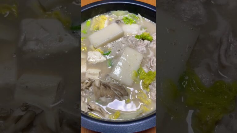 お餅を鍋に入れてみた🔥I put rice cakes in a pot🔥#asmr #お餅 #rice cakes #rice ＃鍋