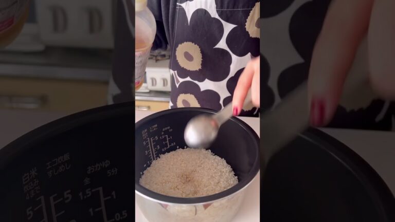 【鮭フレークわかめごはん】
