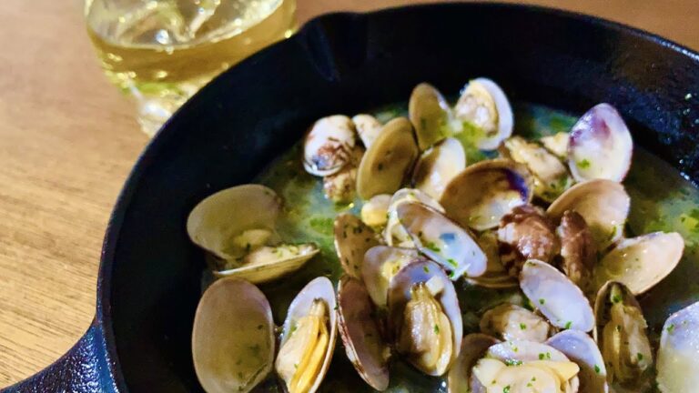 【おうちで華金】アサリの白ワイン蒸しと迎える週末　フライパン一つ5分でサクッと宅飲みに花を添える #shorts