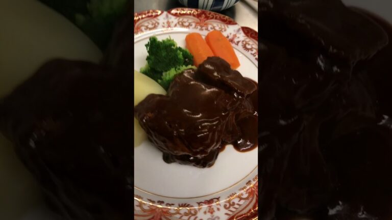 デミグラスソースを使った料理