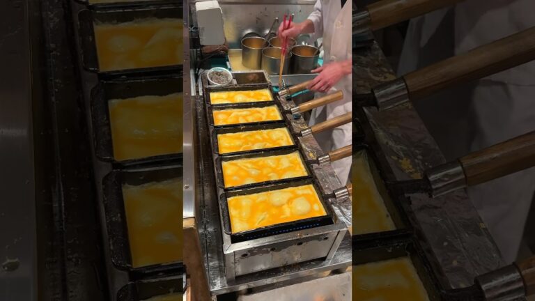 職人が手際良く作るだし巻きが最高！