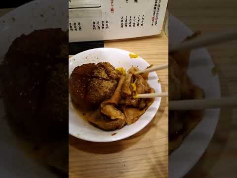 黒おでん。牛スジが美味い。