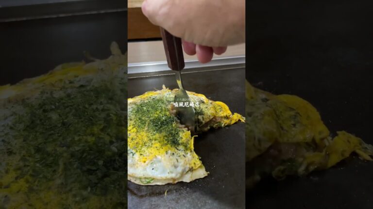 喃風尼崎店でうす焼の牛すじこん入りを醤油とソースマヨ半分ずつ食べるのが良い　#喃風 #喃風尼崎店 #うす焼 #shorts