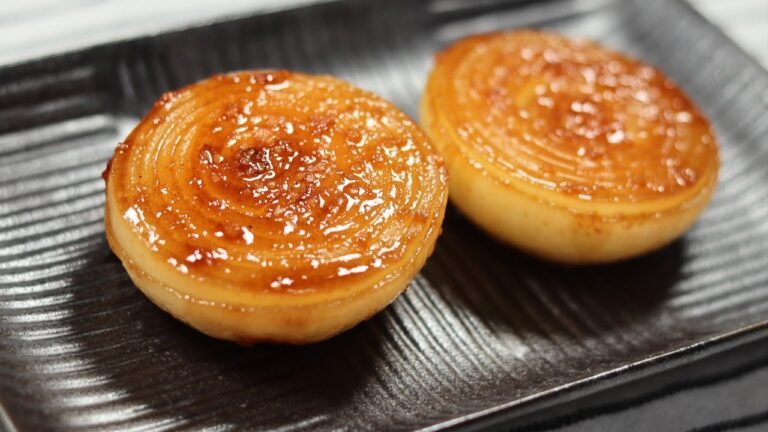 玉ねぎのステーキの作り方｜簡単レシピ｜玉ねぎをバターソテーし甘辛いタレで焼きました。１つの食材だけで最高にうまい神レシピです！