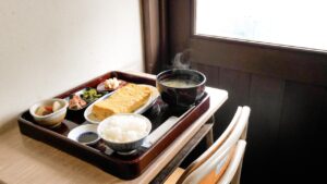 夫婦で営む１００年食堂の日替り巨大卵焼き定食８００円｜Legendary $5 Omelet: 3 AM Start at Non-stop 100-Year-Old lunch