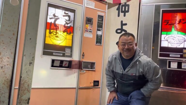 欽明路で昭和懐かしいの^_^うどんの自動販売機でうどん食ってみた笑笑😊