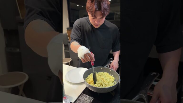 【サッと作れてしっかり美味い】簡単塩やきそば #マッチョ #筋肉番付 #筋肉番付 #クッキング #cooking #元カレ #料理 #簡単レシピ #飯テロ