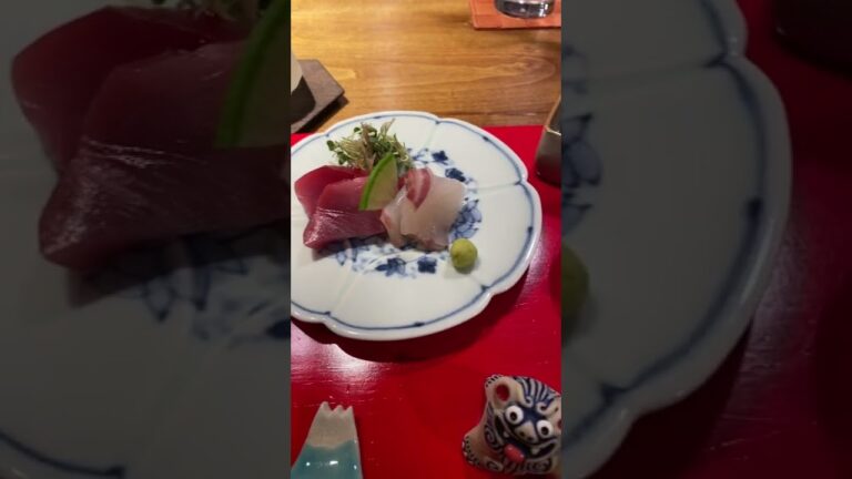 賛否両論のお刺身と日本酒　真鯛とマグロ　withシーサー