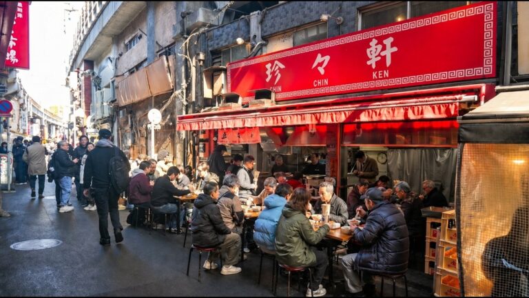 狂熱炒飯ラッシュ！客が押し寄せる人気店の昼営業に密着