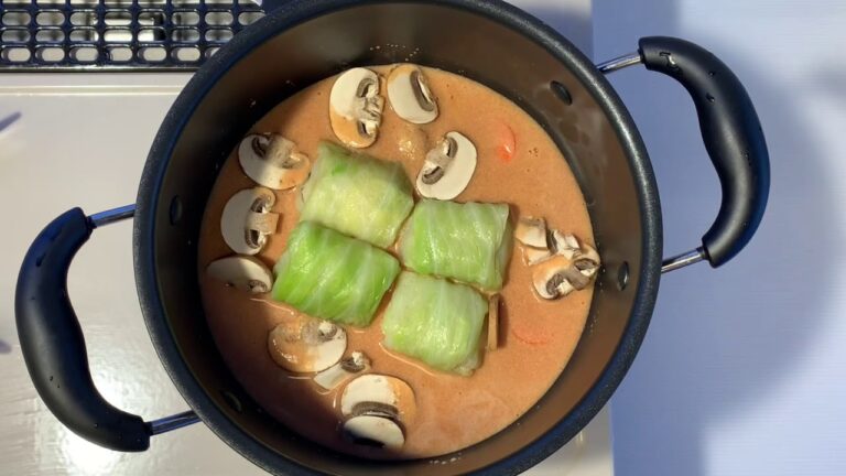 豆乳トマトで煮込むロールキャベツ