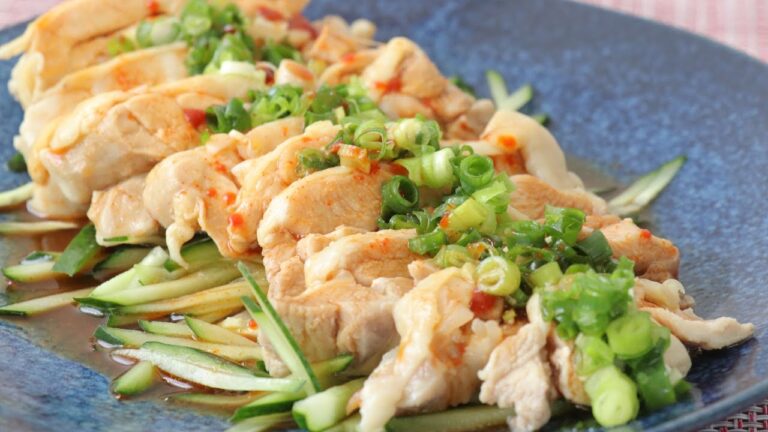 蒸し器不要で簡単！鶏もも肉でピリ辛プリプリよだれ鶏の作り方（フライパンで夏レシピ）