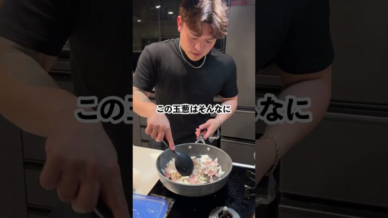 【想像を超えてくる美味しさ】豚バラ玉葱炒飯 #料理 #筋肉番付 #マッチョ #cooking #元カレ