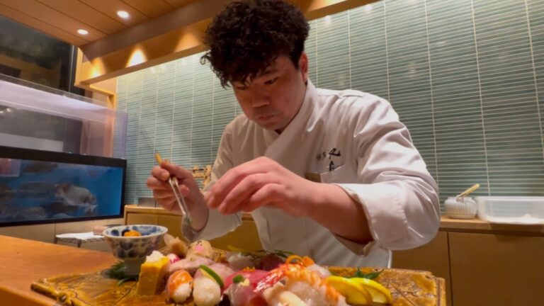博多の人気和食店でイカ活き造りと寿司を任される25歳料理長の仕事に密着！