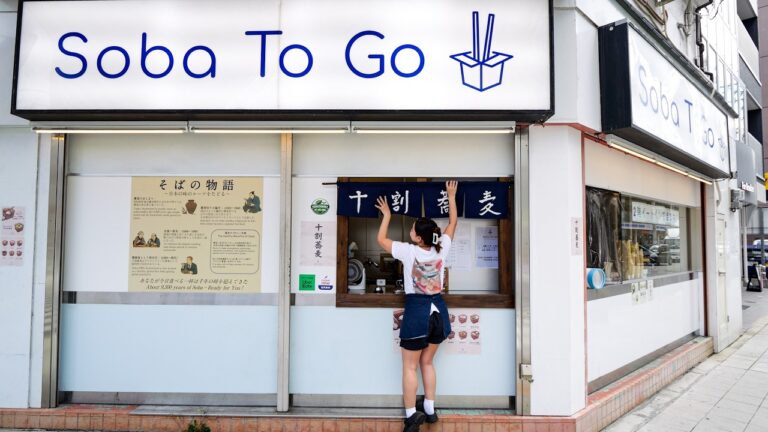 大阪立ち食い蕎麦屋を営む２６歳の若き女性店主の一日に密着！丨Japanese standing soba noodle shops