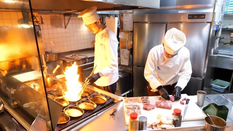 ステーキ一筋３０年の凄腕シェフが鉄板の上で次々と焼き上げる絶品ステーキ＆ハンバーグ！