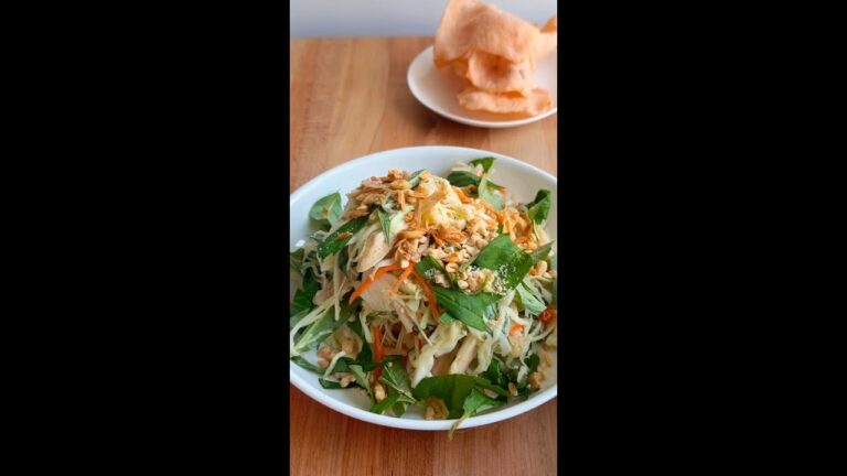 Vietnamese Chicken and Cabbage Salad 🍗🥗