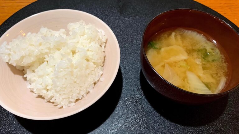 白菜とほうれん草の味噌汁