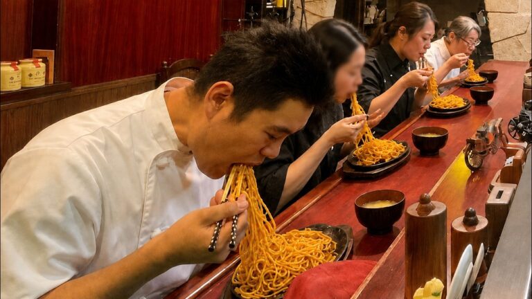 ２時間半で殺到１００人客を大量捌き！７５歳の凄腕ハンバーグ職人がハンパない丨Japanese Street Food