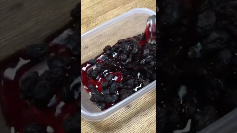 バレンタインをオシャレに演出！！簡単ショコラシュトーレン　詳しい動画は【・・・】の説明欄にURLあり  元ベーカリーオーナーシェフがつくる おやつ 　#shorts　#チョコレート