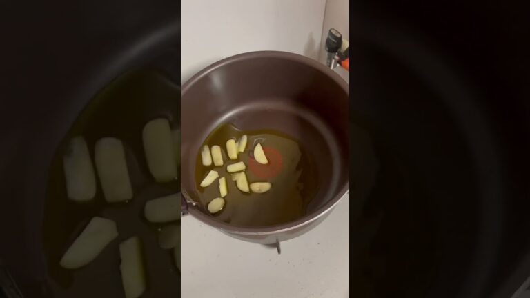 トマト缶で簡単！鶏肉のトマト煮込み🍅 #料理動画 #トマト煮込み #鶏肉レシピ