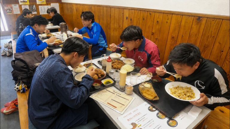 からあげ定食５００円！悪魔の男めし肉丼を求めて爆食いアニキ達が殺到する激安怪物食堂！