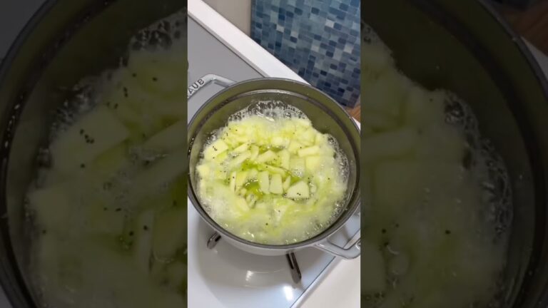 りんごキウイジャムの作り方♪相性抜群で甘酸っぱくて最高に美味しいです。お鍋一つで簡単に出来ます。