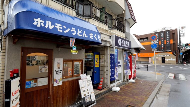 圧巻の旨さに客全員が唸る大阪西成ワンオペ女将が作るコスパ最強ホルモン食堂！