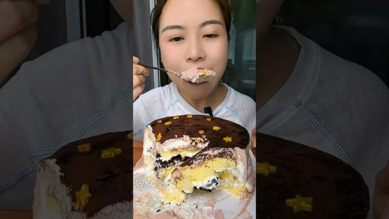 ☕  とろける食感＆ほろ苦いココア！濃厚ティラミスケーキを思いっきり頬張る