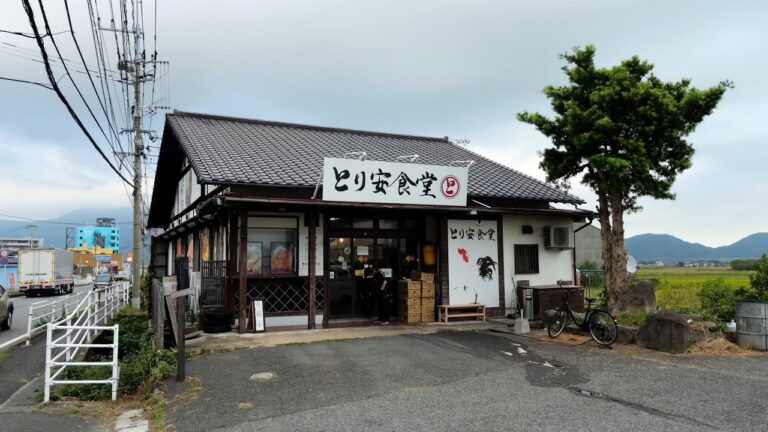 １日４０キロの鶏肉が消える特大チキン定食と白米食べ放題で労働者のお腹を満たすロードサイド腹パン食堂！